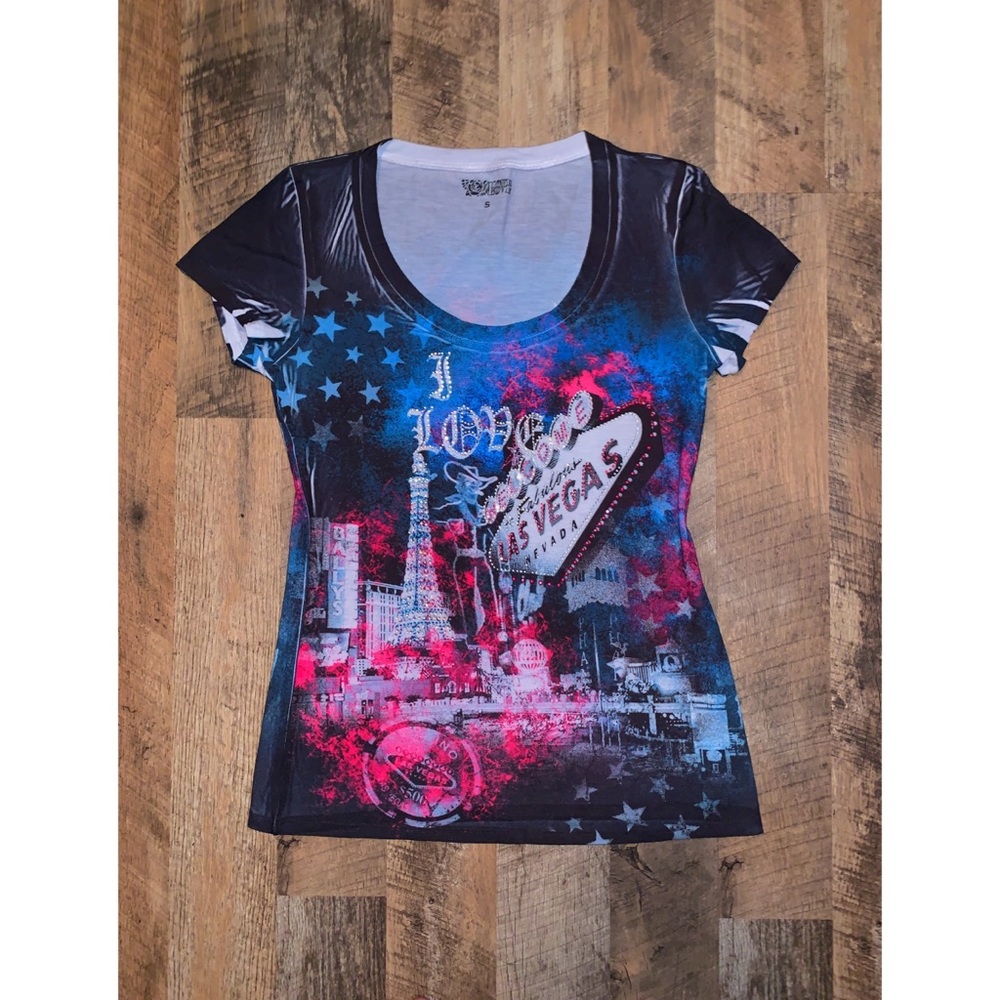 🌺 .•SALE•. Colorful Las Vegas V Neck